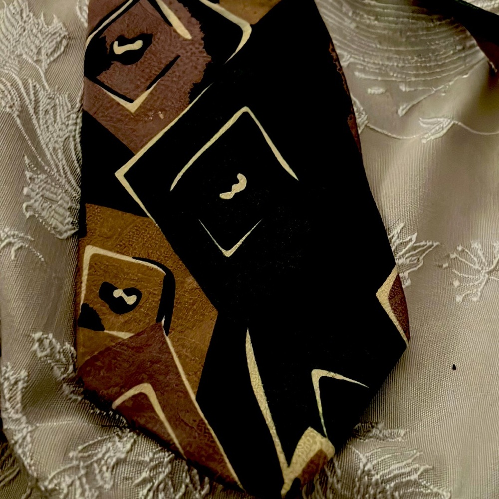 Vintage all SILK like NEW tie.